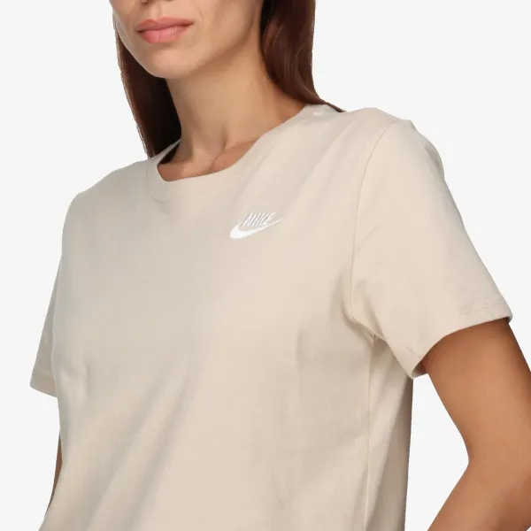 NIKE Sportswear Club Essentials 