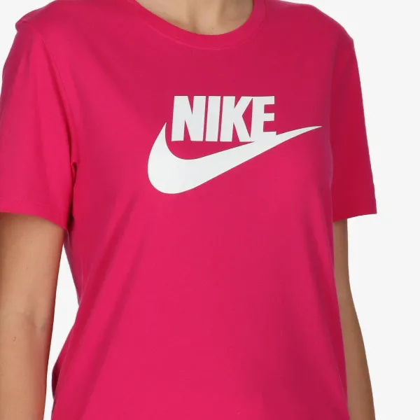 NIKE Sportswear Club Essentials 