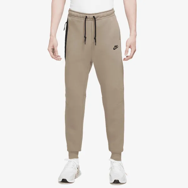 NIKE Tech Fleece 