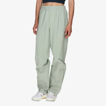 Nike Essential 