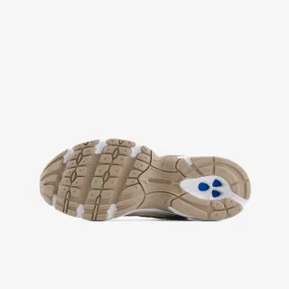 New Balance 740 