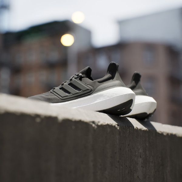 adidas ULTRABOOST LIGHT 