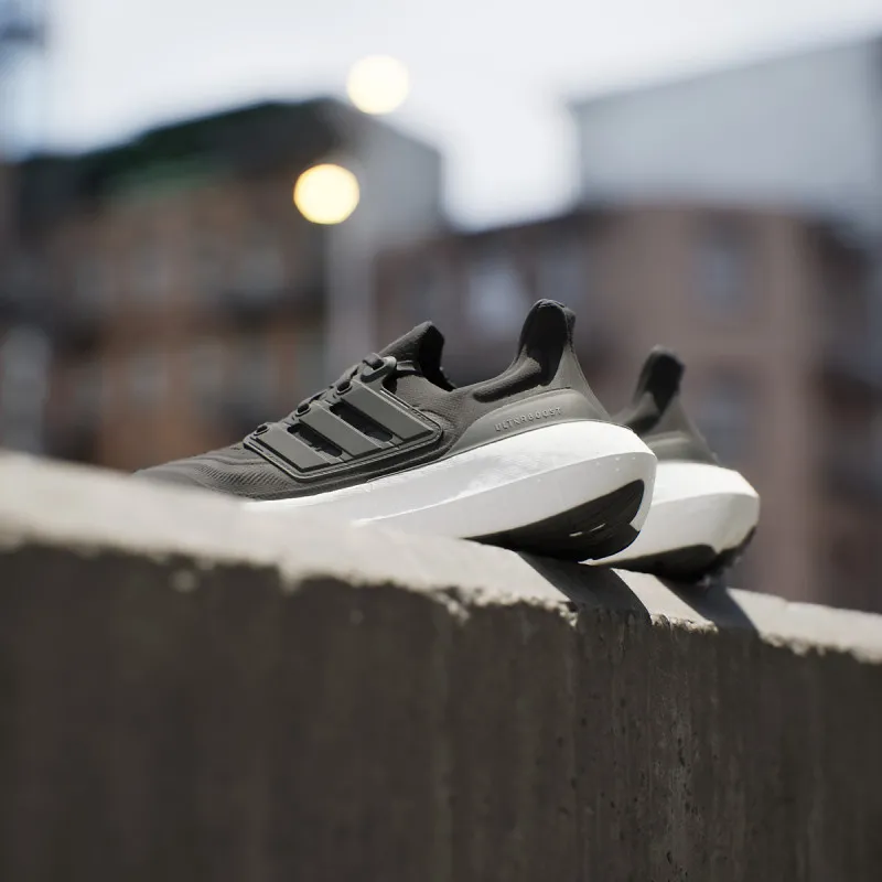 adidas ULTRABOOST LIGHT 
