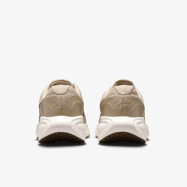 NIKE REVOLUTION 8 