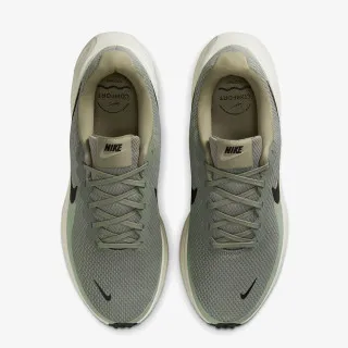 Nike Revolution 8 