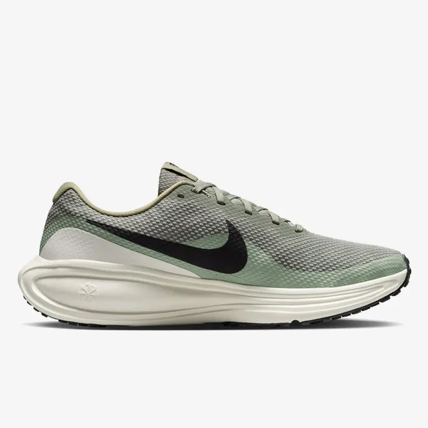 Nike Revolution 8 