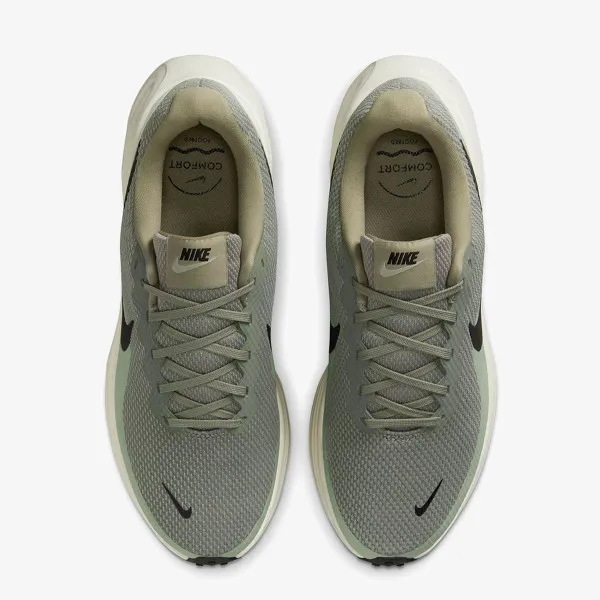 Nike Revolution 8 