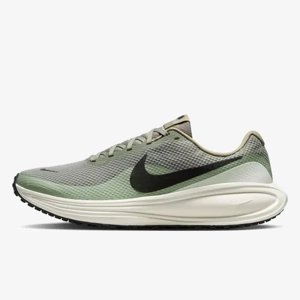 Nike Revolution 8 