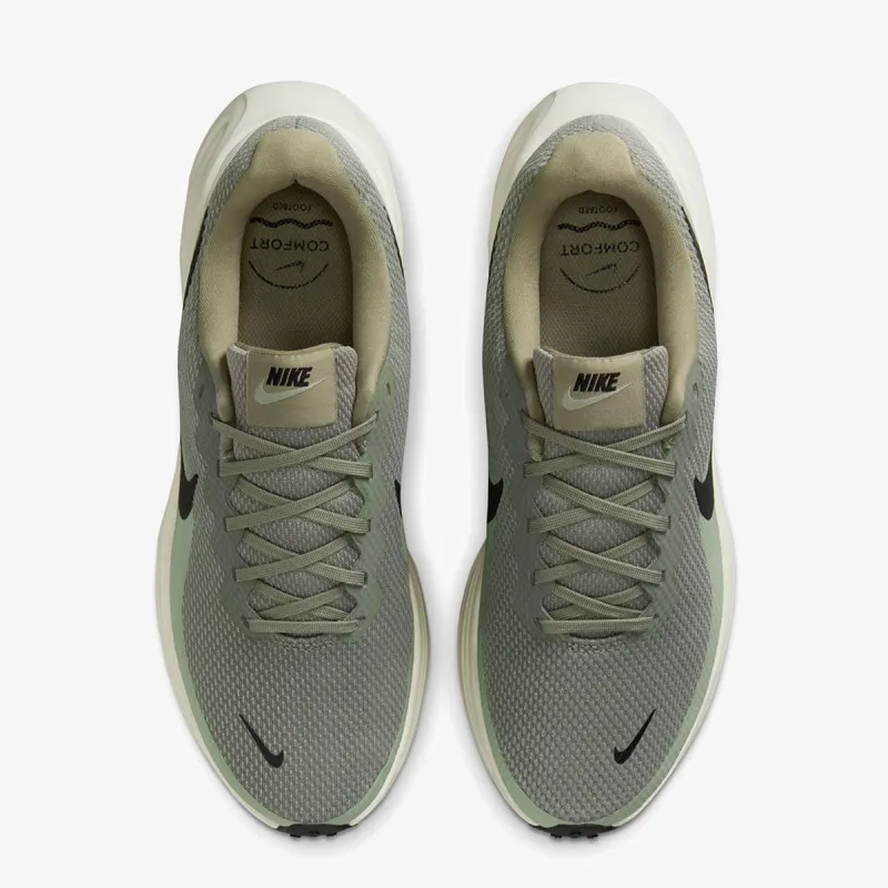 Nike Revolution 8 