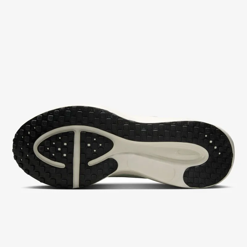 Nike Revolution 8 