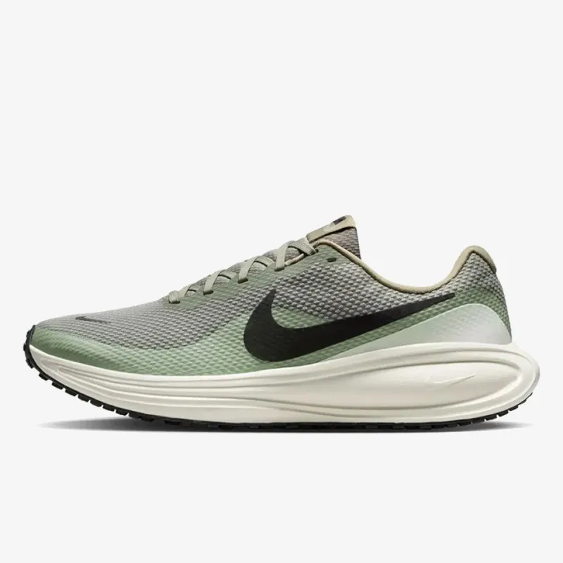Nike Revolution 8 