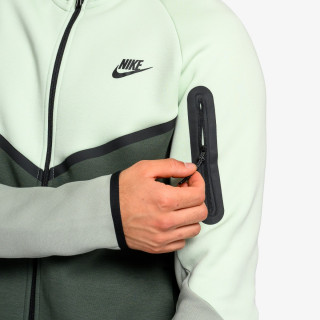 Nike Tech 