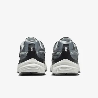 Nike Initiator 