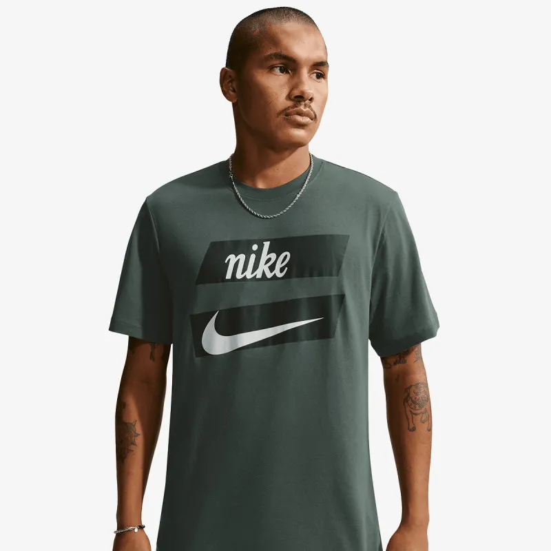 Nike Sportswear 