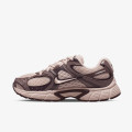 W NIKE V5 RNR SE 
