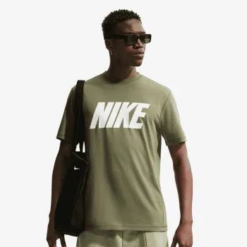 Nike Sportswear Club 