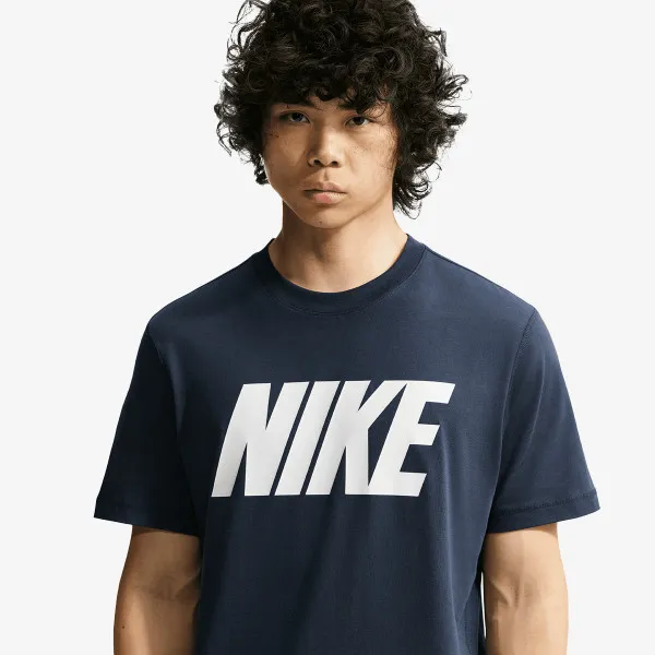 Nike Sportswear Club 