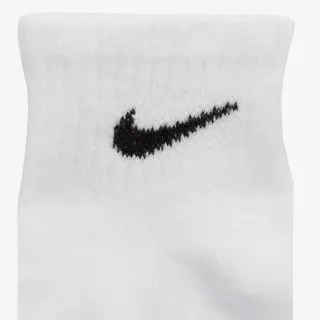 Nike Core Swoosh 