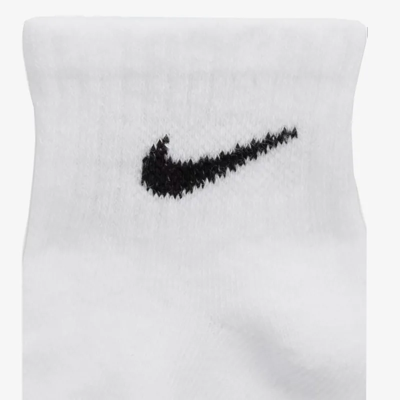 Nike Core Swoosh 