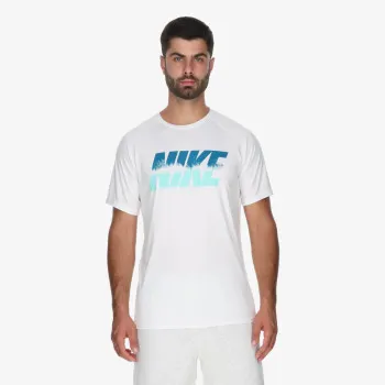 Nike Essential 