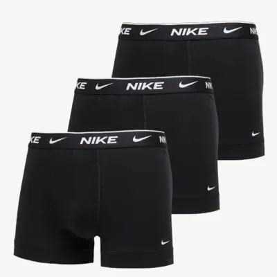 Nike Essential 