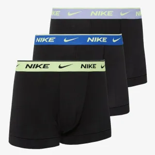 Nike Essential 