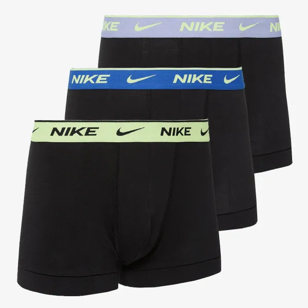 Nike Essential 