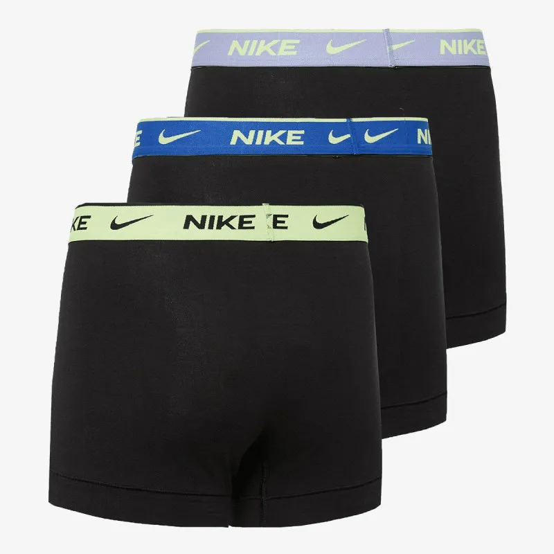 Nike Essential 