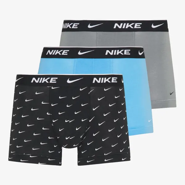 Nike Essential 