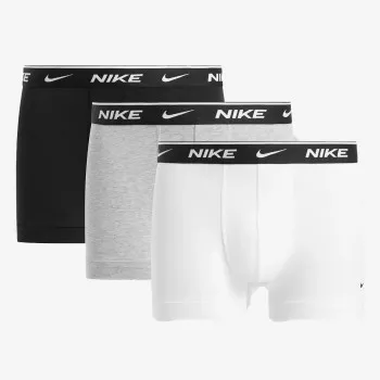 Nike Essential 