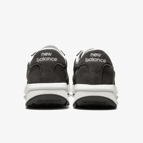 New Balance 370 