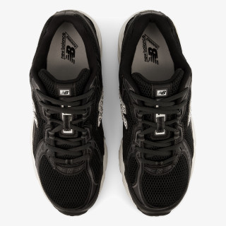 New Balance 740 